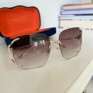 Gucci Sunglasses/ Brown/ gold